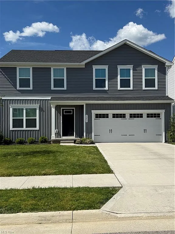 4 bed, 2.5 bath, 1900 sqft, $2,700 — Photo 1