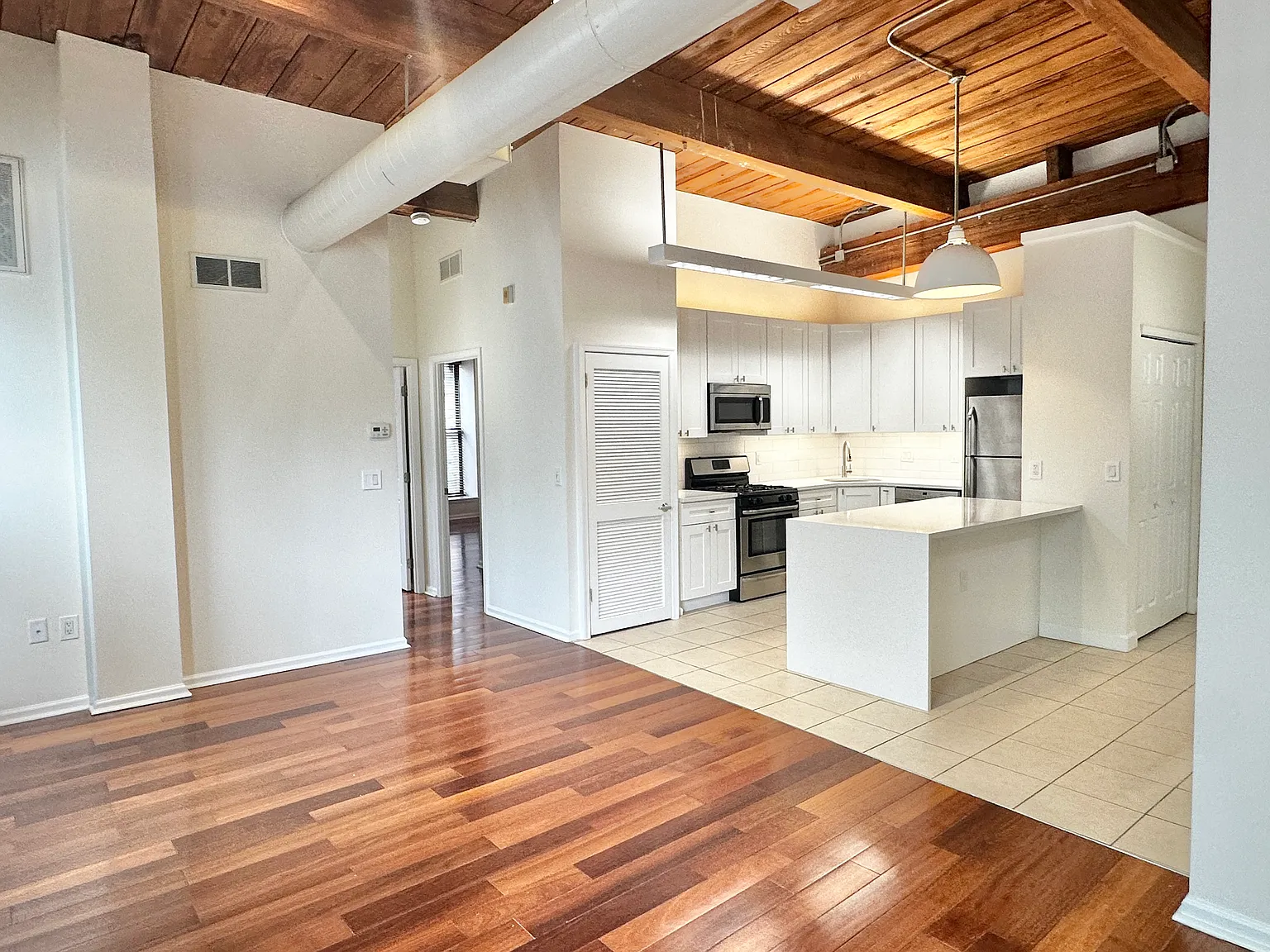 2 bed, 950 sqft, $3,050 — Photo 1