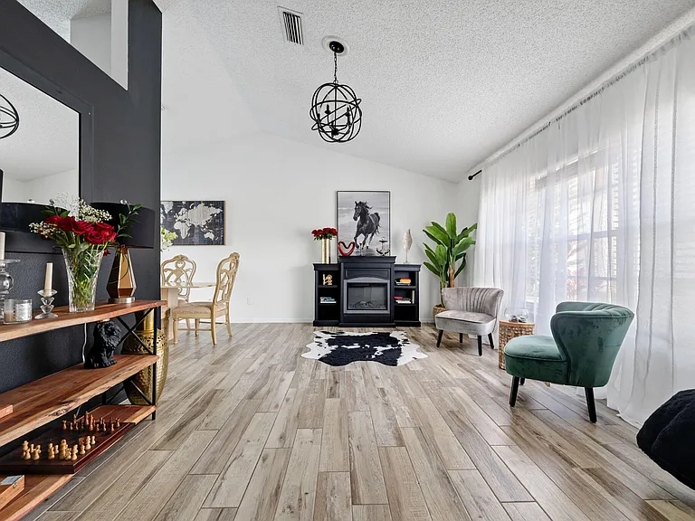 601 SW Icon Ave — Photo 7