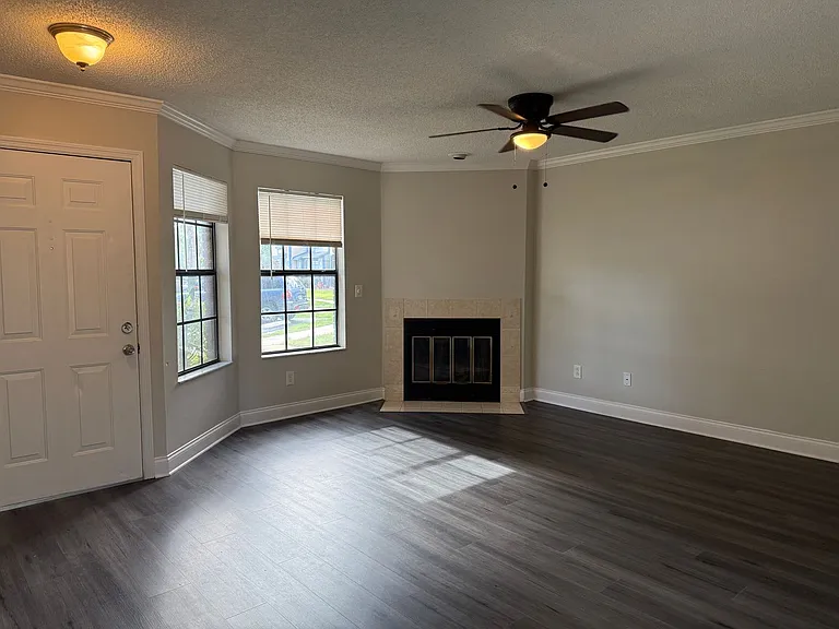 2982 Embassy Ct — Photo 2