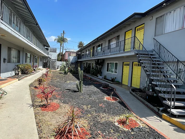 1516 Corinth Ave #3 — Photo 1