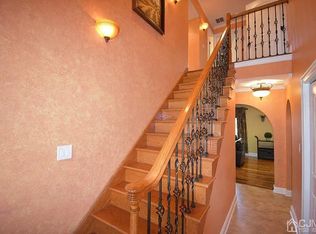 1 Canterbury Ct, Sayreville, NJ 08872
