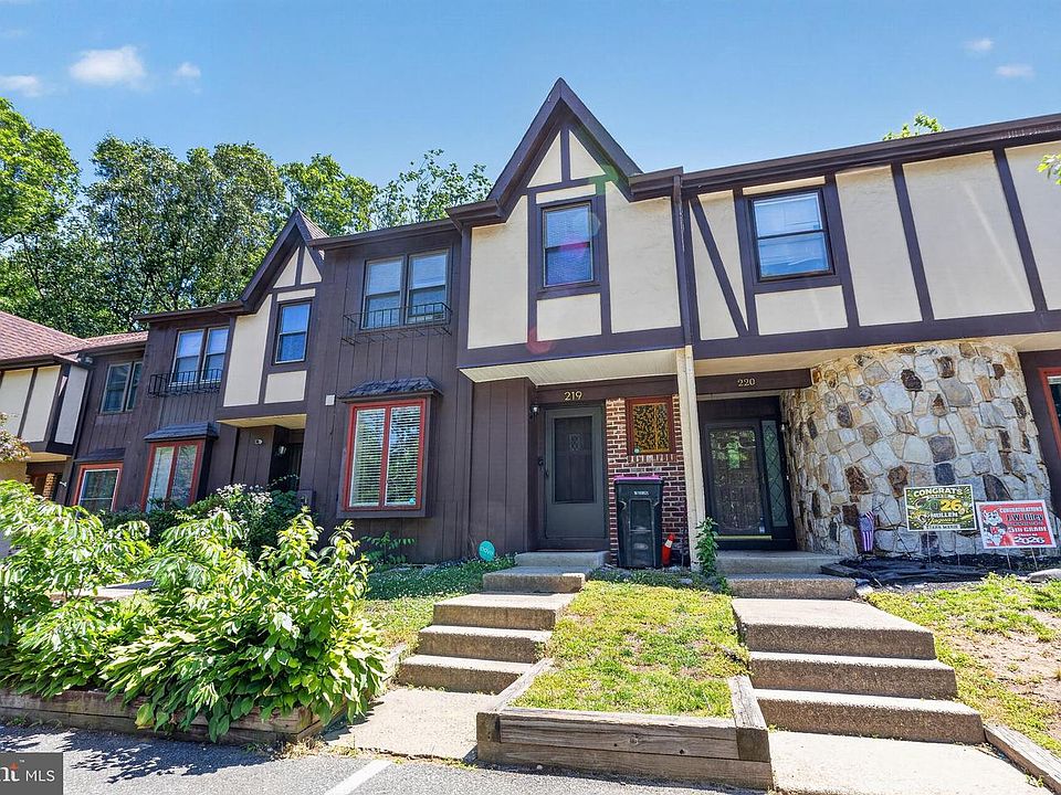 1st image of 219 Keats Ct