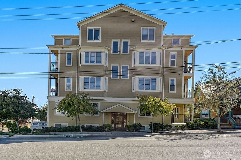 2nd image of 1215 Lawrence Street #202