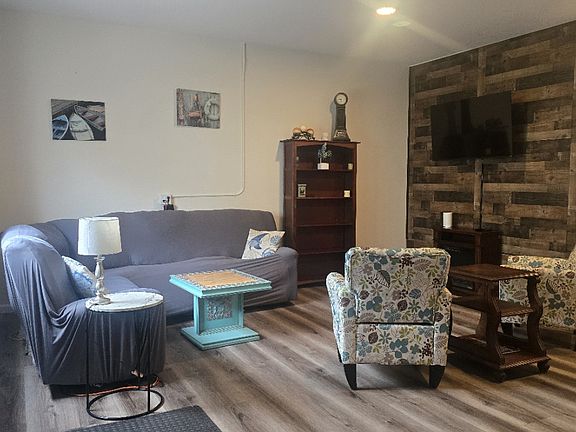 2nd image of 392 Fir Ave