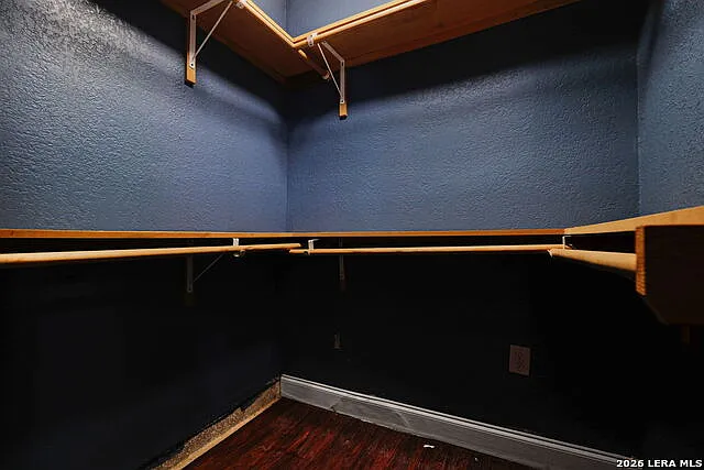 2402 Lake Louise Dr — Photo 15