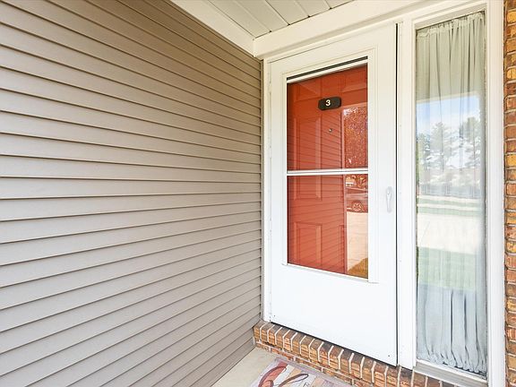 3rd image of 1409 Pembroke Cir APT 3