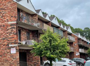 6715 242nd St #25A, Flushing, NY 11362