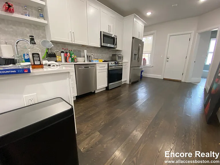 7-9 Strathmore Rd #3 — Photo 3
