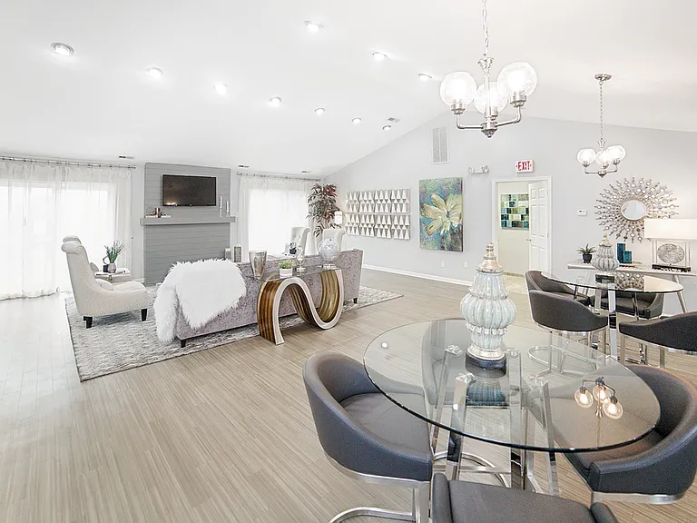 Sky Terrace Townhomes — Photo 8
