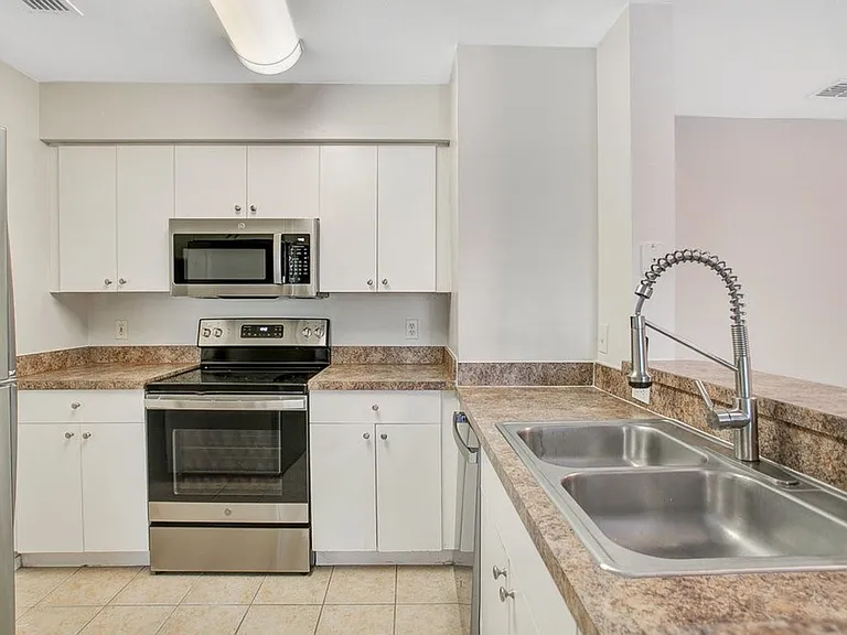 Fountain Place Apartments | 1 & 2 Bedroom Apartments Available-Offering May Rent Free — Photo 18