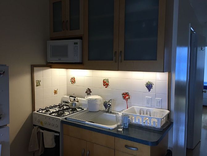 2nd image of 4542 Vernon Blvd APT 2R