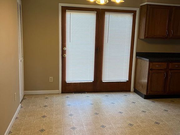 4th image of 493 Aurora Dr