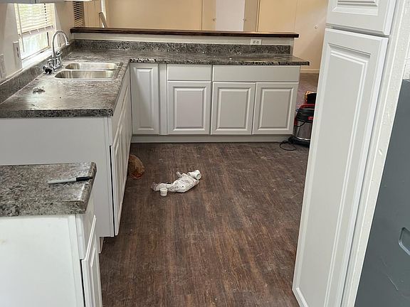5th image of 127 Forest Glen Ln