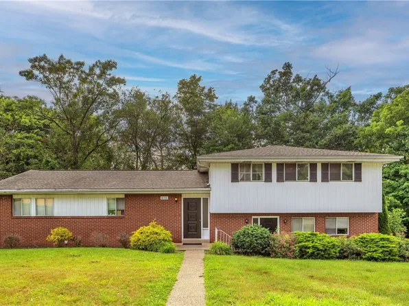 616 Woodburn Ln, Greensburg, PA 15601