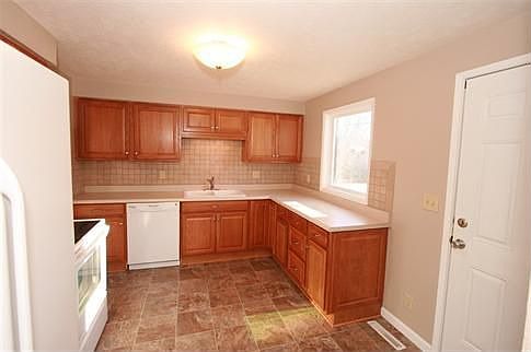 5th image of 1223 W Rosewood Ave