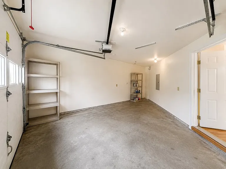 8 Pebble Ln — Photo 29