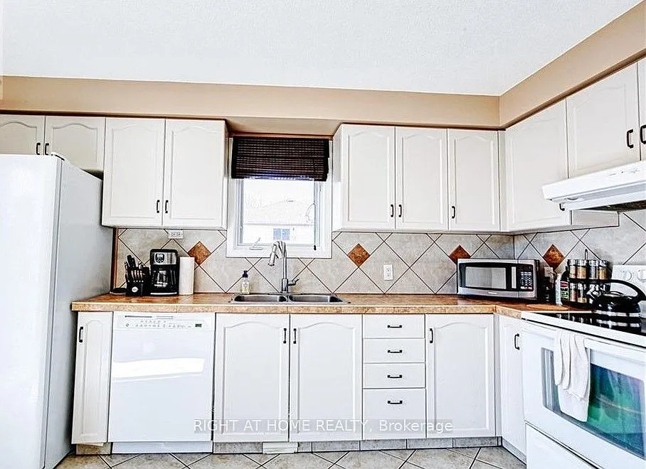 4 bed, $2,580 — Photo 3