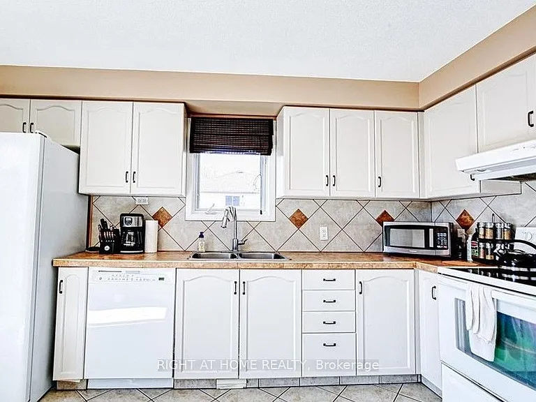 47 Jackson Ct W — Photo 3