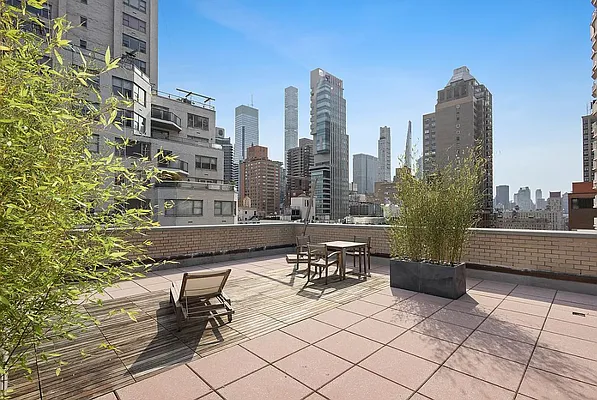 Rented by Manhattan Realty Group | media 6