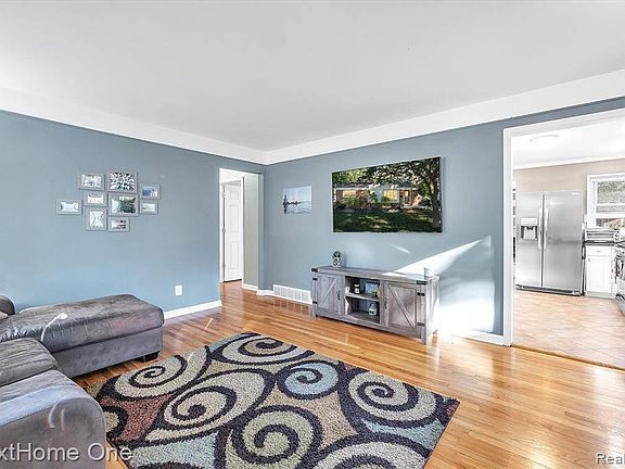 5th image of 29780 Hathaway St