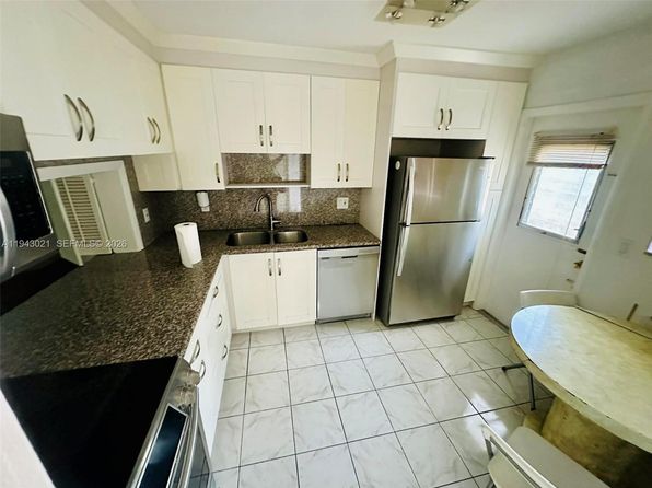 215 SE 3rd Ave APT 404A