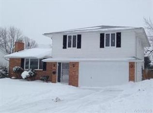 205 Robin Hill Dr, Williamsville, NY 14221