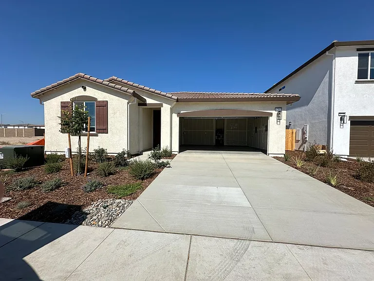 1781 Haines Ave — Photo 1