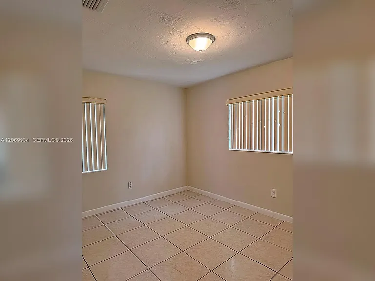 3232 Village Green Dr — Photo 8