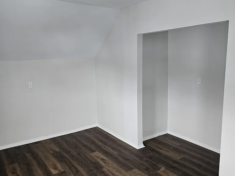 2213 Noble St #B — Photo 8