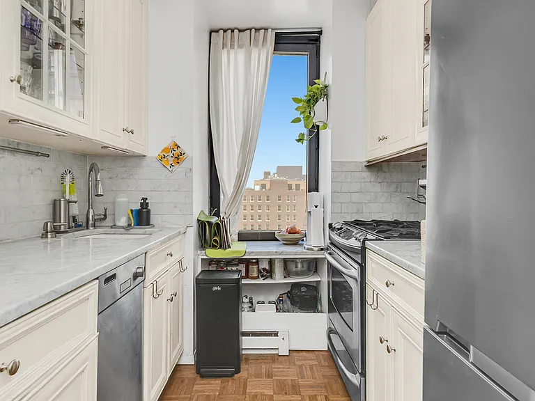 215 W 95th St #15F — Photo 7