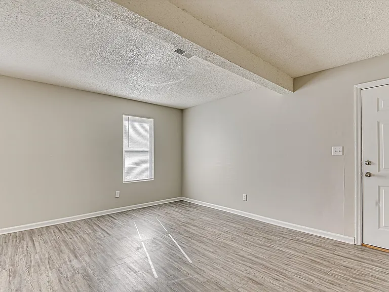 170 Chalet North Ct — Photo 1