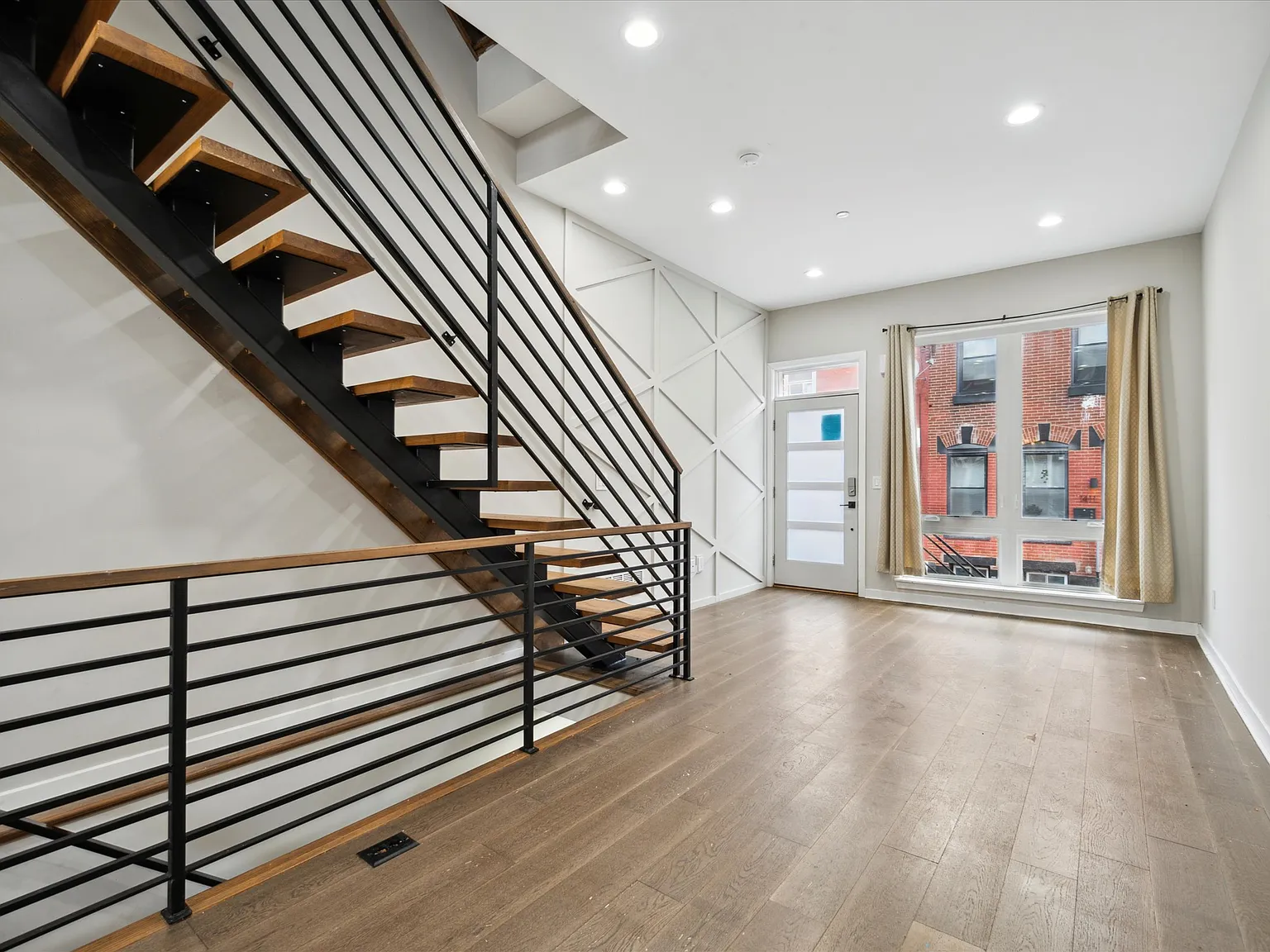 4 bed, 2300 sqft, $2,600 — Photo 3