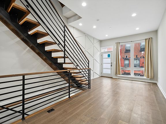 3rd image of 1410 N Dover St