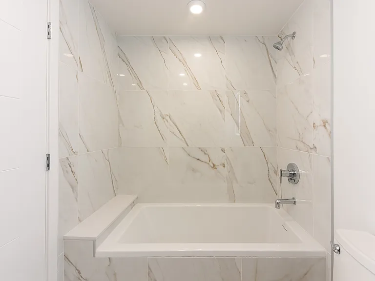 1070 S Holt Ave — Photo 39