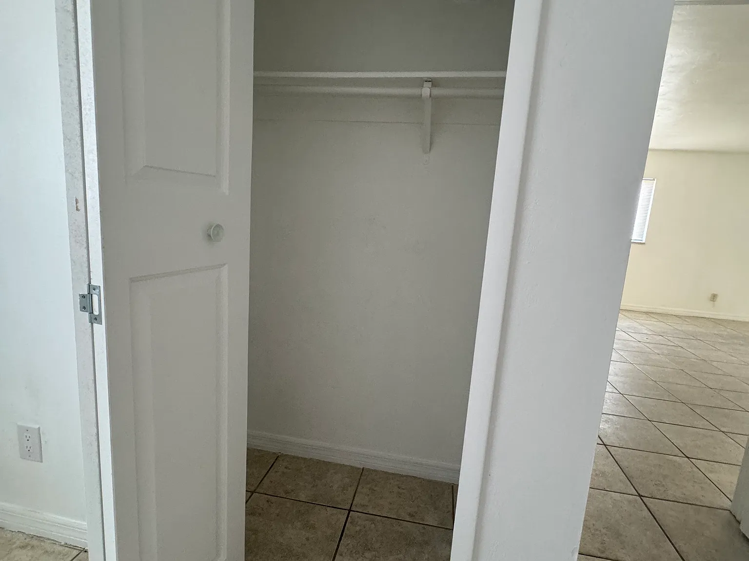 2 bed, 1000 sqft, $1,100 — Photo 4