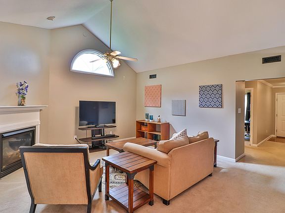 5th image of 1641 Emerald Pointe Ln