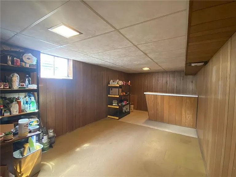 439 Crestview Dr — Photo 44