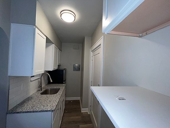4th image of 1292 Cove Ave APT 12