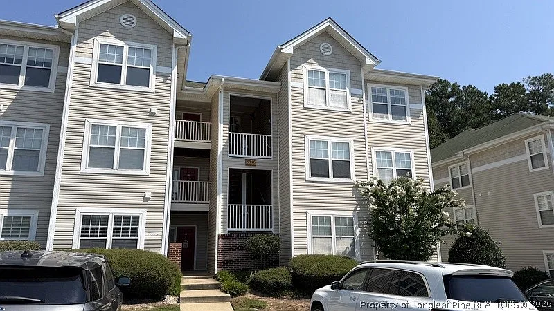3 bed, 2.0 bath, 1451 sqft, $1,395 — Photo 1