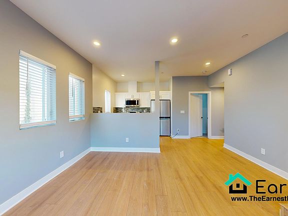 3rd image of 147 Roselake Ave
