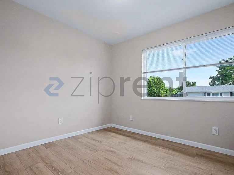 2307 N Cirby Way — Photo 19