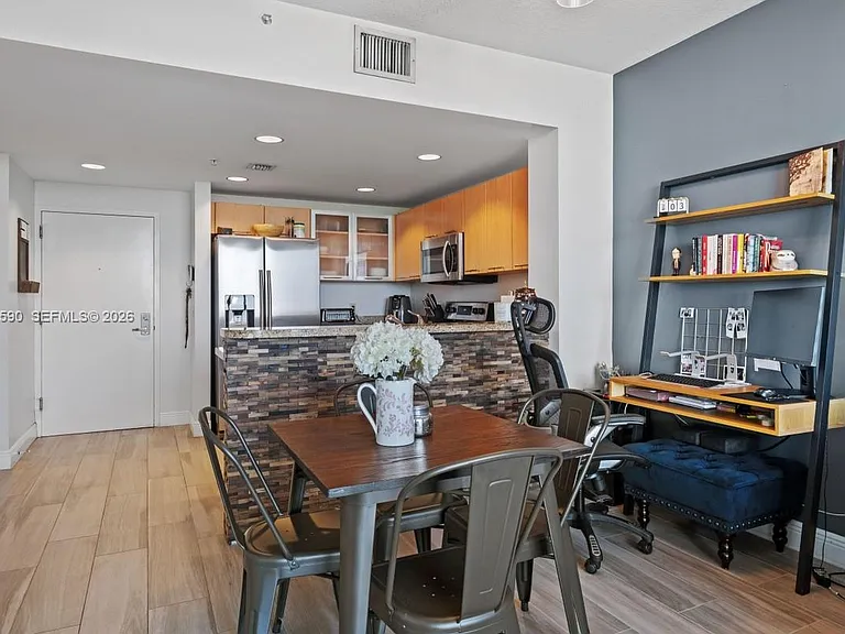 2021 SW 3rd Ave #602 — Photo 8