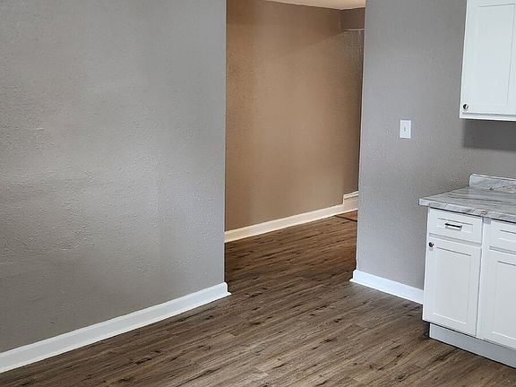 5th image of 3443 Iowa Ave