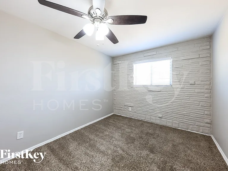 14623 N 32nd Pl — Photo 15