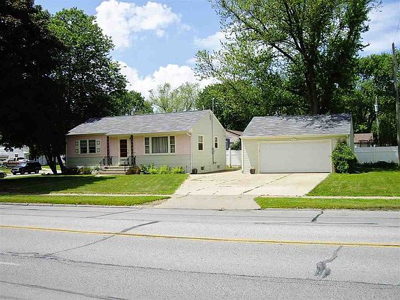 4th image of 1422 N Lincoln Ave