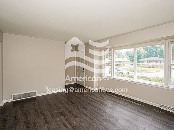 1314342_002_living_room_3.jpg