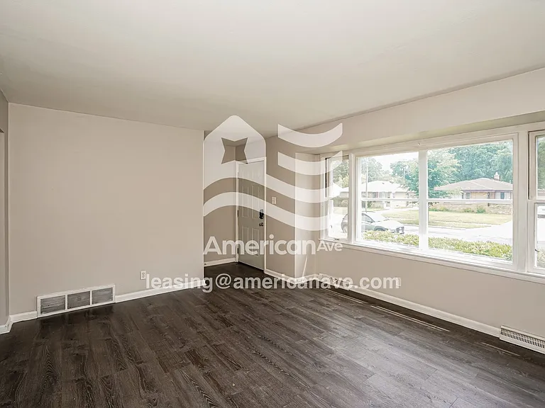 1314342_003_living_room_3.jpg
