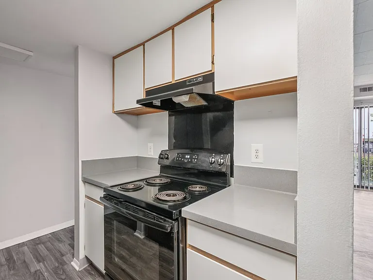 Palms East Apartments — Photo 37