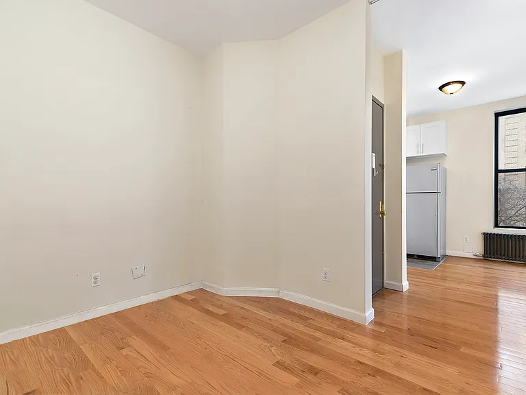 356 W 56th St #7 — Photo 4